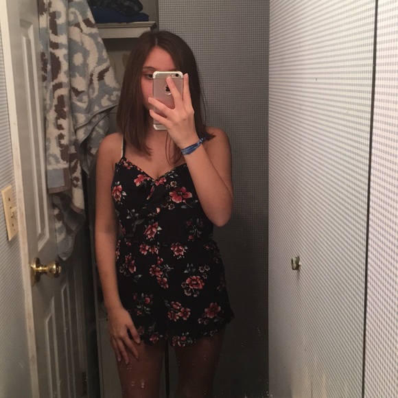 Floral Romper - Picture 1 of 4